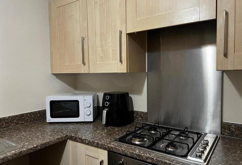 膳宿费 Crownford Guesthouse   Close To Hanley Centre And University