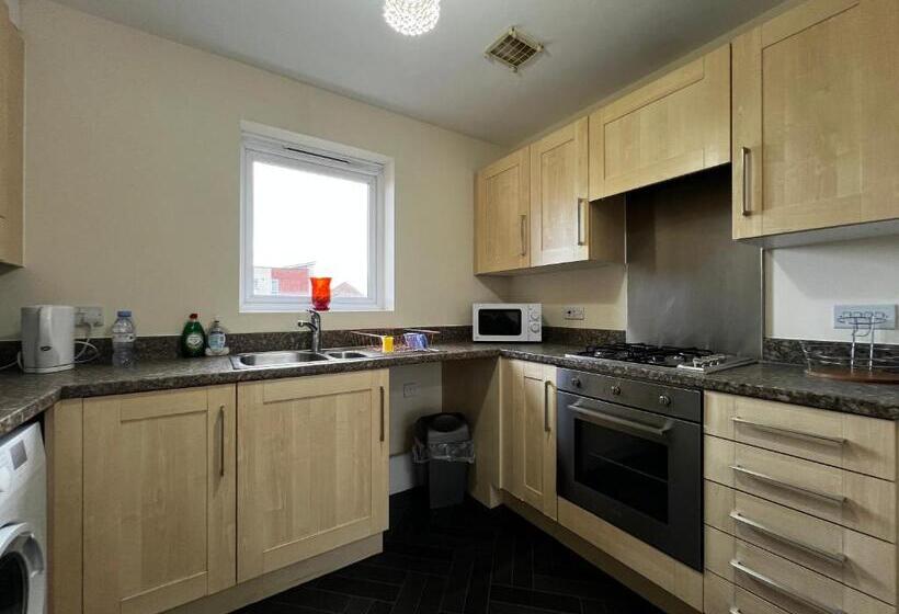 膳宿费 Crownford Guesthouse   Close To Hanley Centre And University