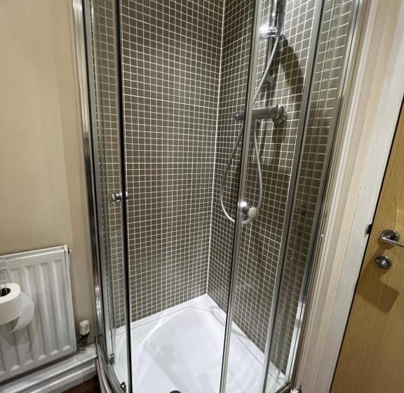 膳宿费 Crownford Guesthouse   Close To Hanley Centre And University