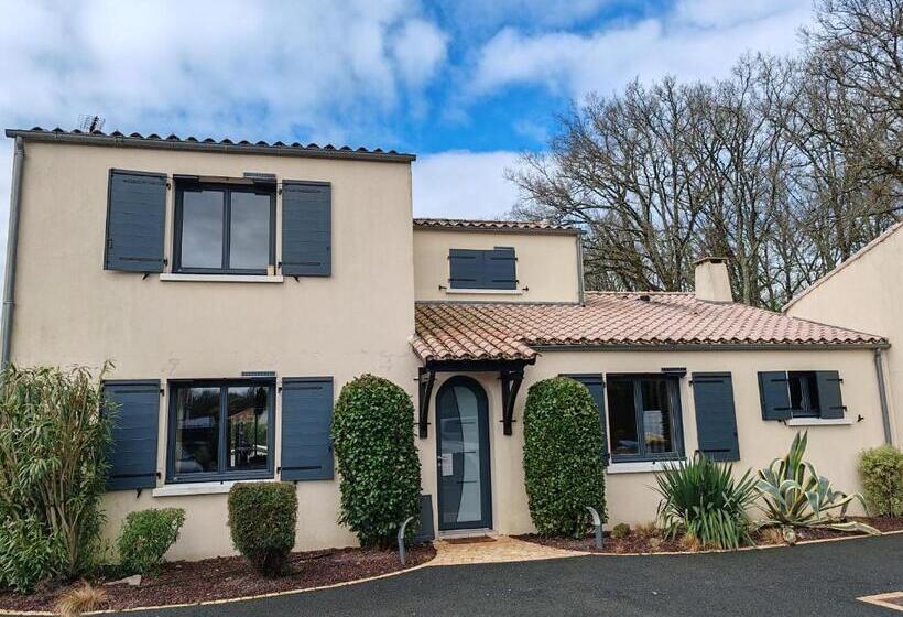 펜션 Hébergement Proche Aéroport De Nantes