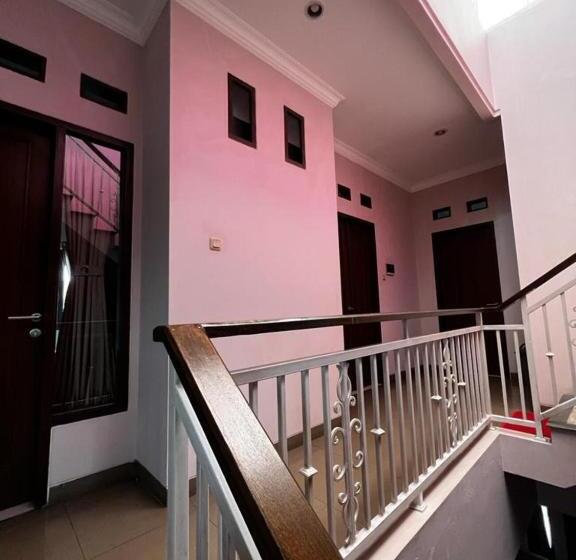 ペンション Hens Guesthouse Syariah