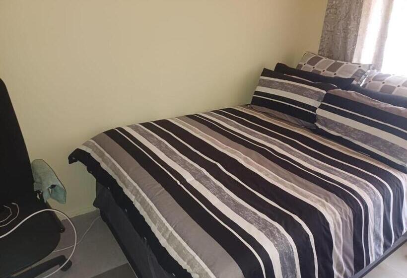 بنسيون Kempton Park Lodge Esther Park