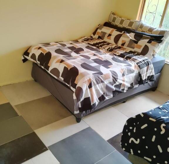 بنسيون Kempton Park Lodge Esther Park