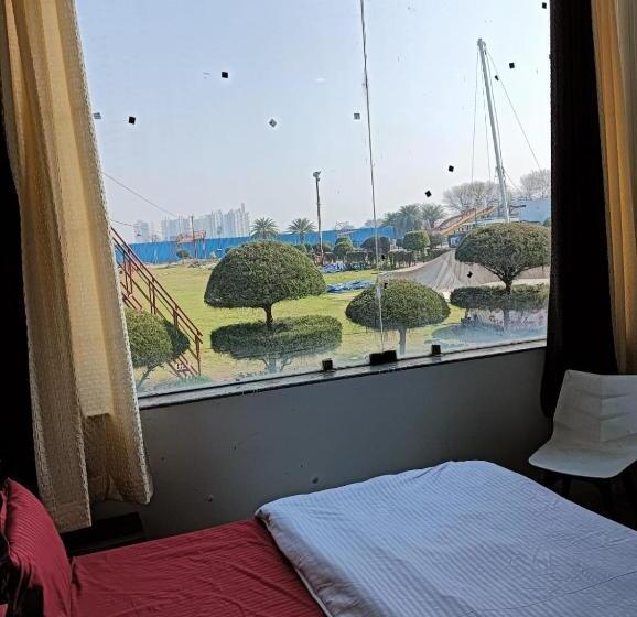 ペンション Krishna Fun Land