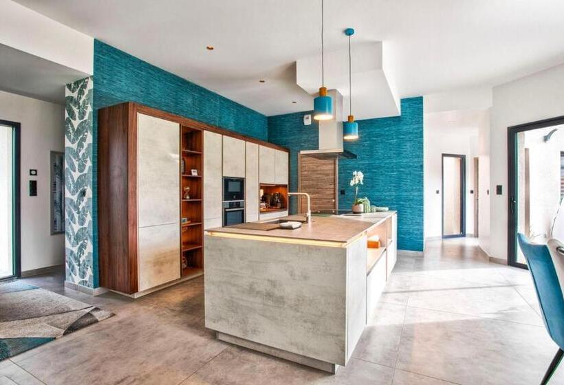 بنسيون Villa Howard — Jacuzzi, Tranquility & Parking