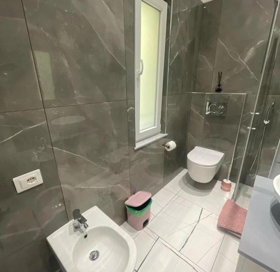 پانسیون Laura Rooms