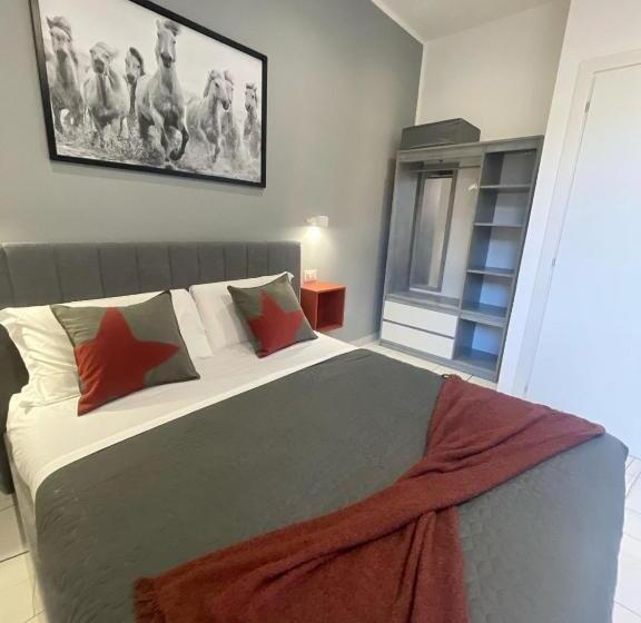 پانسیون Laura Rooms