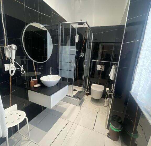 پانسیون Laura Rooms