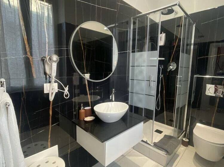 پانسیون Laura Rooms