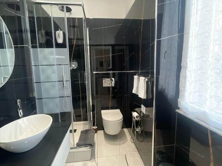 پانسیون Laura Rooms