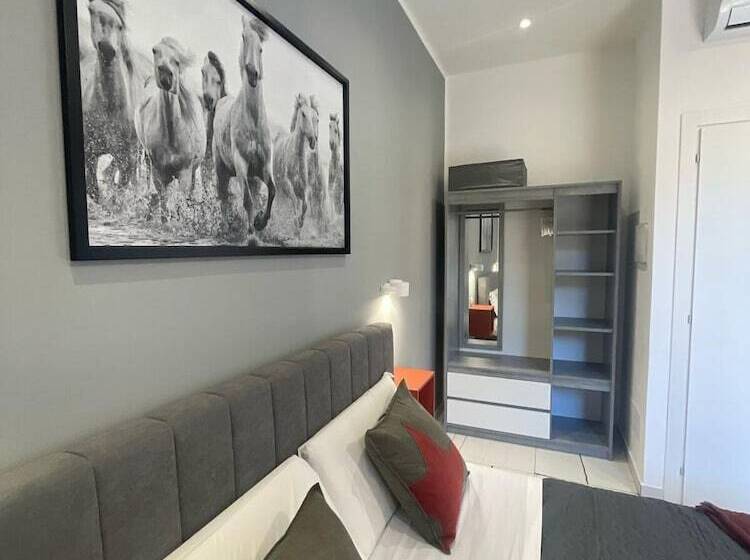 پانسیون Laura Rooms