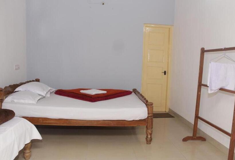 פנסיון Madhuvana Guest House