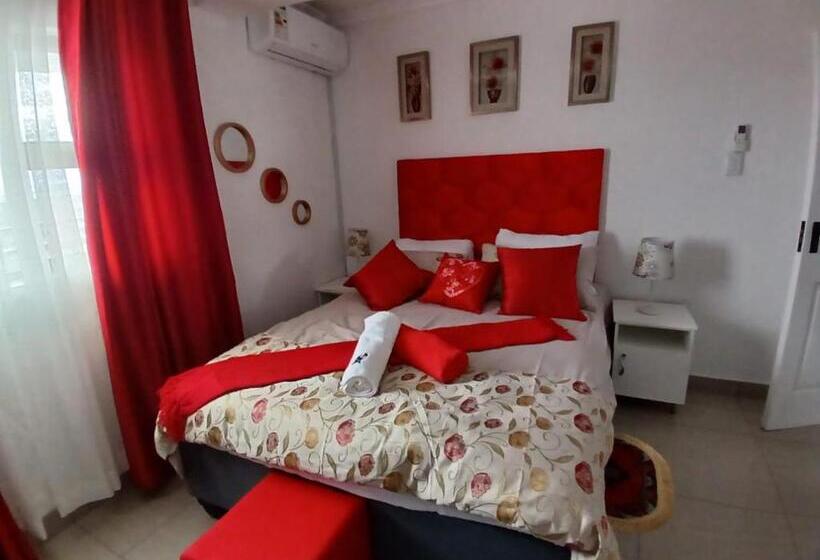 بنسيون Orca Estate Guesthouse Self Catering Accommodation