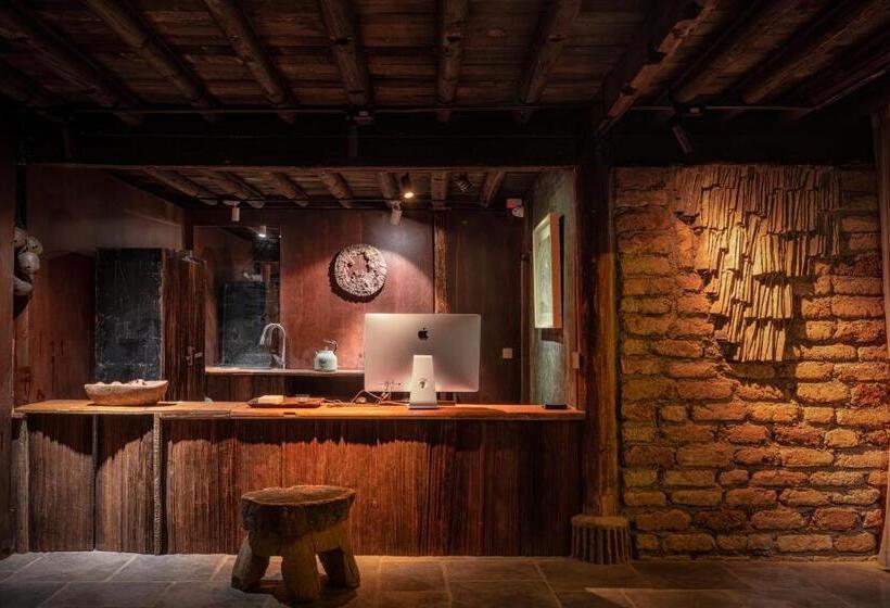 پانسیون Qushe Snowy Mountain View Art B&b