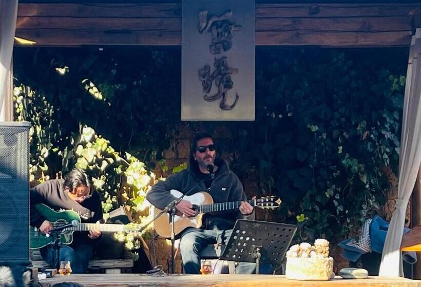 پانسیون Qushe Snowy Mountain View Art B&b