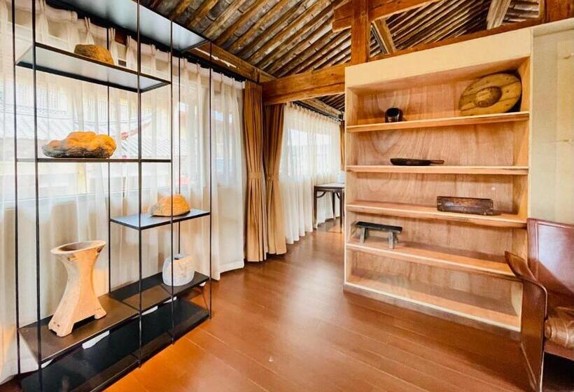 پانسیون Qushe Snowy Mountain View Art B&b