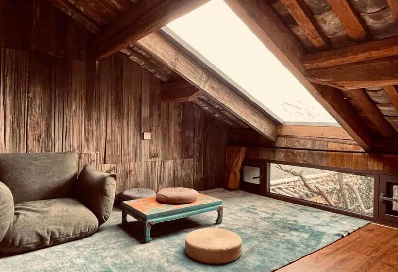 پانسیون Qushe Snowy Mountain View Art B&b