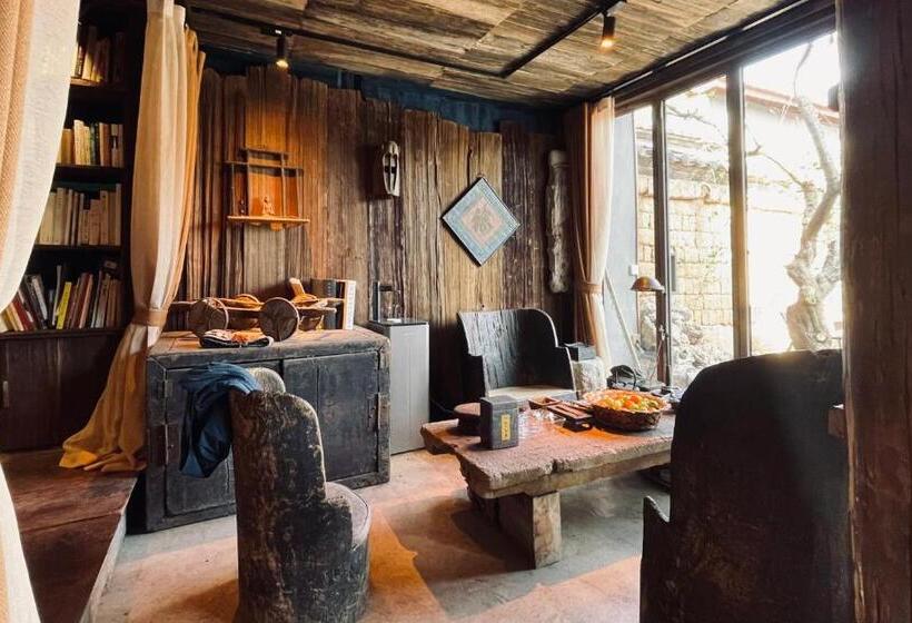 پانسیون Qushe Snowy Mountain View Art B&b