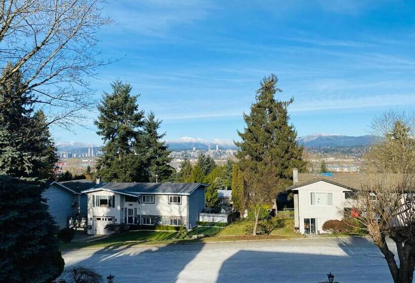 ペンション Spacious Beautiful View Suite In Surrey City