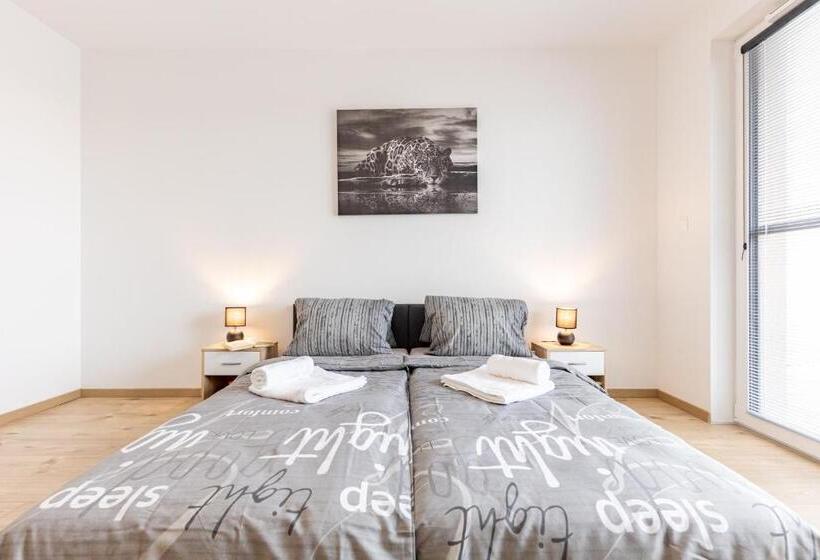 پانسیون Sunny Haven: Modern 2br,garage, Wifi,stream