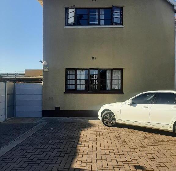 פנסיון Tripple S Guest House