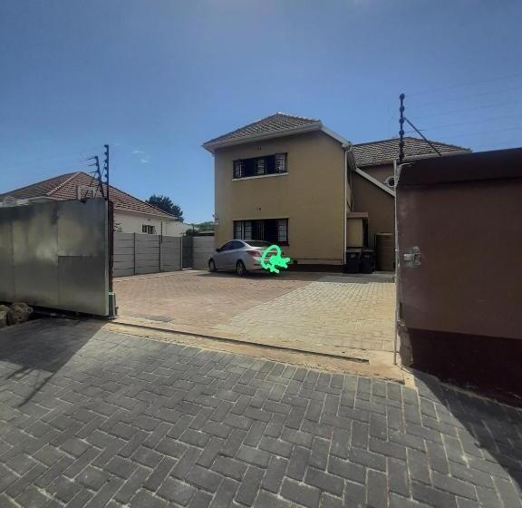 פנסיון Tripple S Guest House