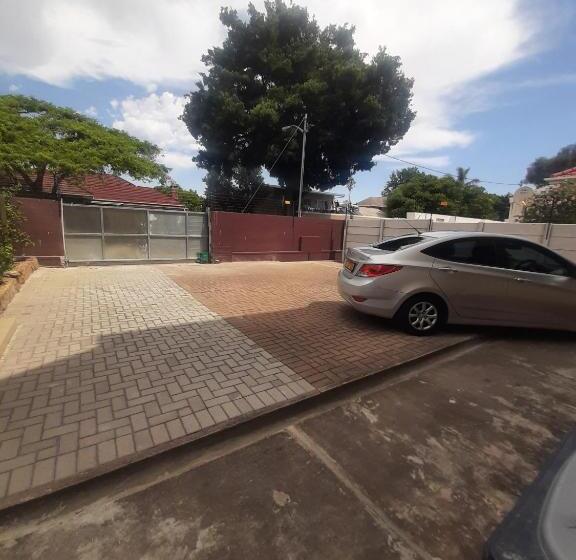 פנסיון Tripple S Guest House