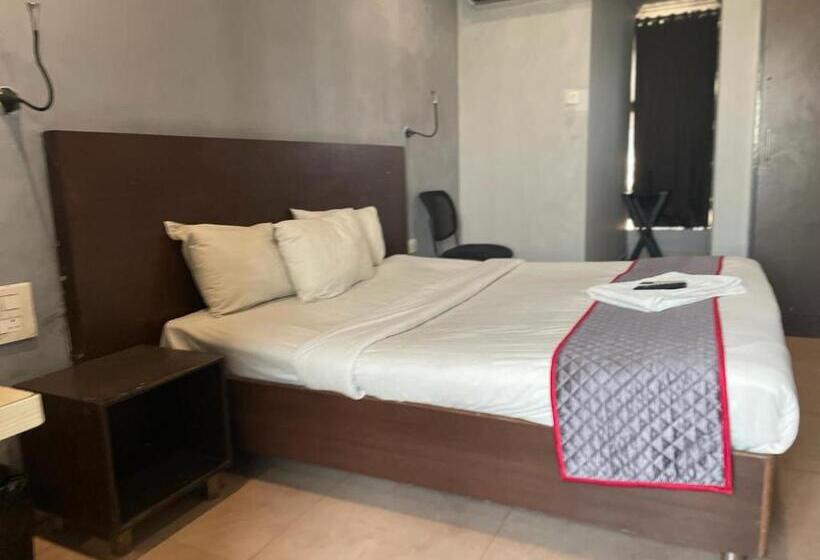 בית מלון כפרי Stayz Inn The Gate Of Madras