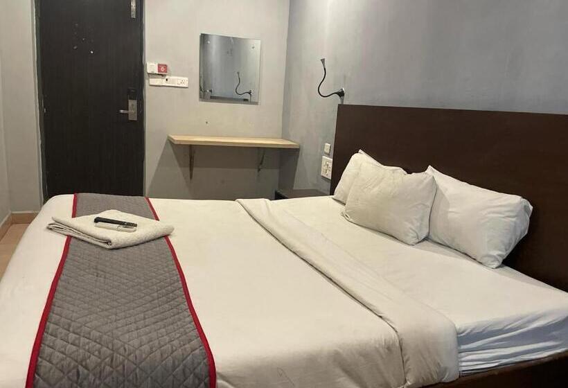 בית מלון כפרי Stayz Inn The Gate Of Madras