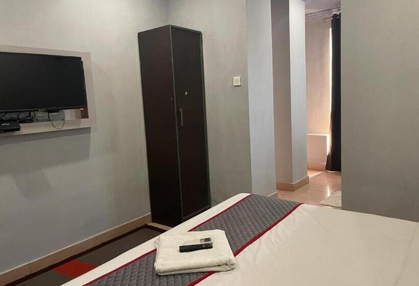 בית מלון כפרי Stayz Inn The Gate Of Madras