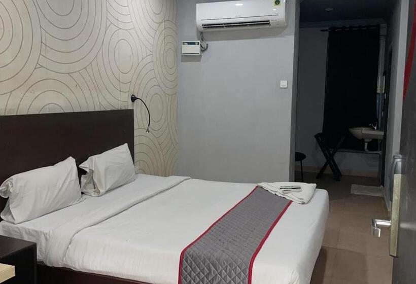 בית מלון כפרי Stayz Inn The Gate Of Madras