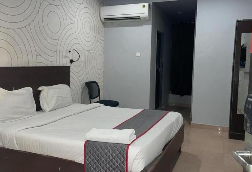 בית מלון כפרי Stayz Inn The Gate Of Madras