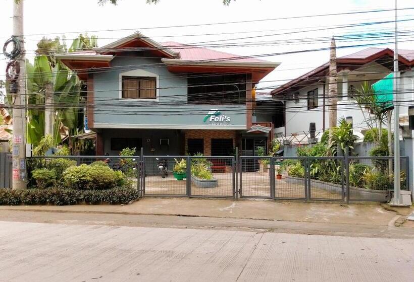 הוסטל Felli`s Guest House