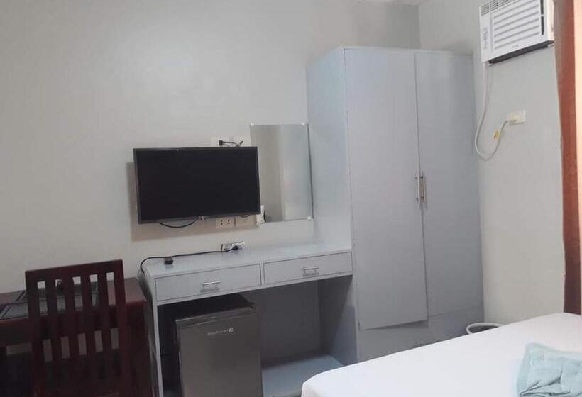 הוסטל Felli`s Guest House