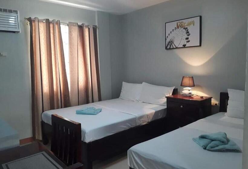 הוסטל Felli`s Guest House