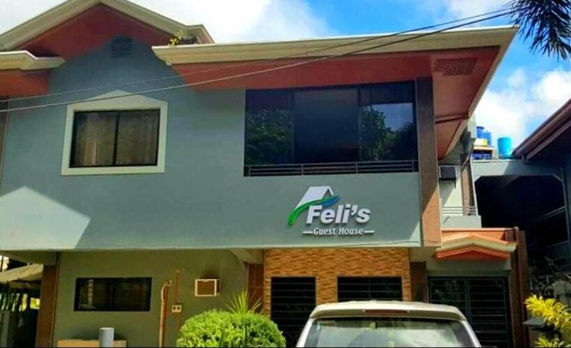 הוסטל Felli`s Guest House