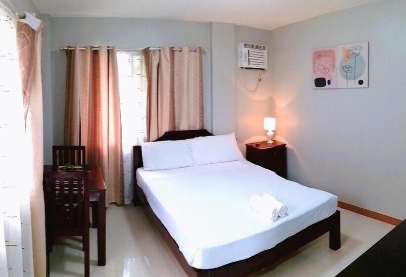 הוסטל Felli`s Guest House