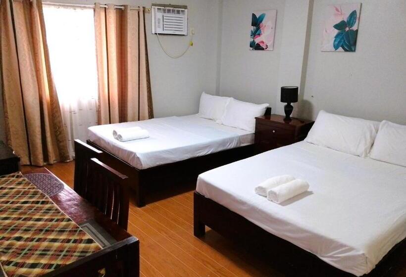 הוסטל Felli`s Guest House