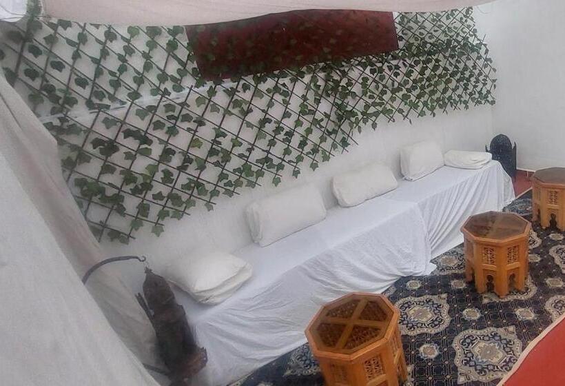 Hostel Banana Dar Baroud