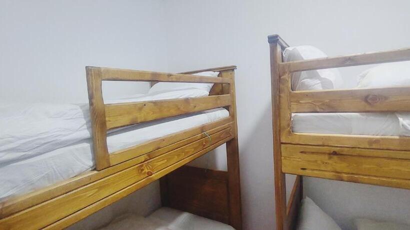 Hostel Banana Dar Baroud