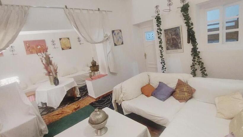 Hostel Banana Dar Baroud