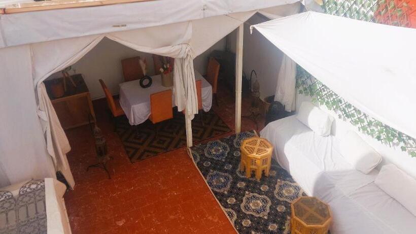 Hostel Banana Dar Baroud