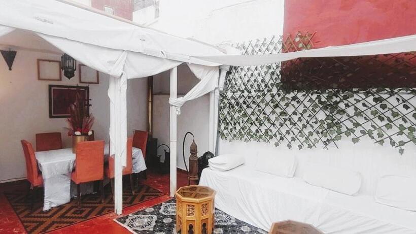 Hostel Banana Dar Baroud