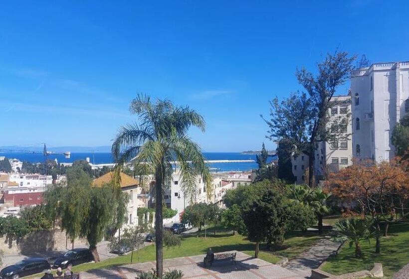 Hostel Banana Dar Baroud