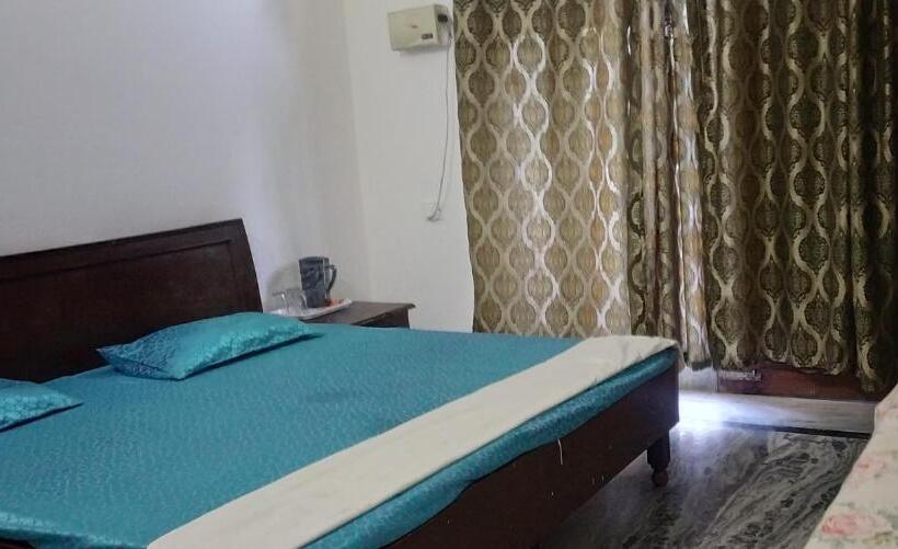 Bed and Breakfast Aishnoor Baikunth Dham Sewa Ashram