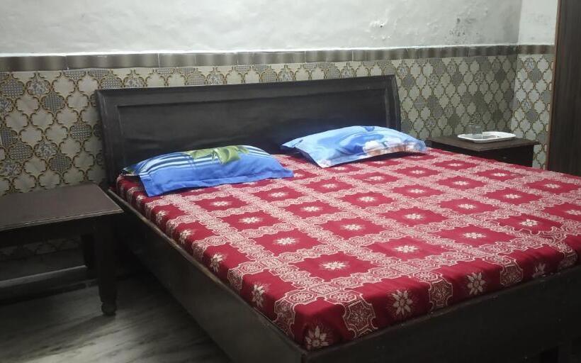 Bed and Breakfast Aishnoor Baikunth Dham Sewa Ashram