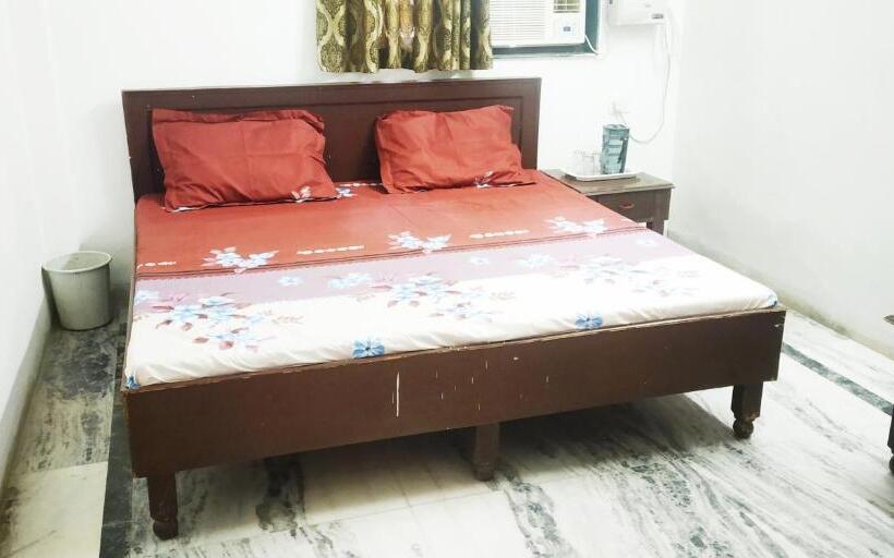 Bed and Breakfast Aishnoor Baikunth Dham Sewa Ashram