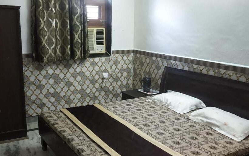 Bed and Breakfast Aishnoor Baikunth Dham Sewa Ashram