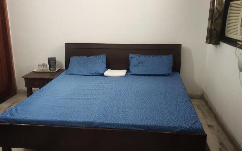 Bed and Breakfast Aishnoor Baikunth Dham Sewa Ashram