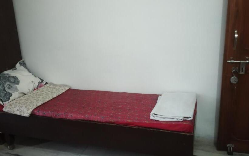 Bed and Breakfast Aishnoor Baikunth Dham Sewa Ashram